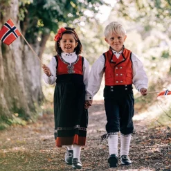 Outlet bunad / Festdrakt til gutt med skjorte, rød Bunader / Festdrakter Barn | Bunader / Festdrakter Jente