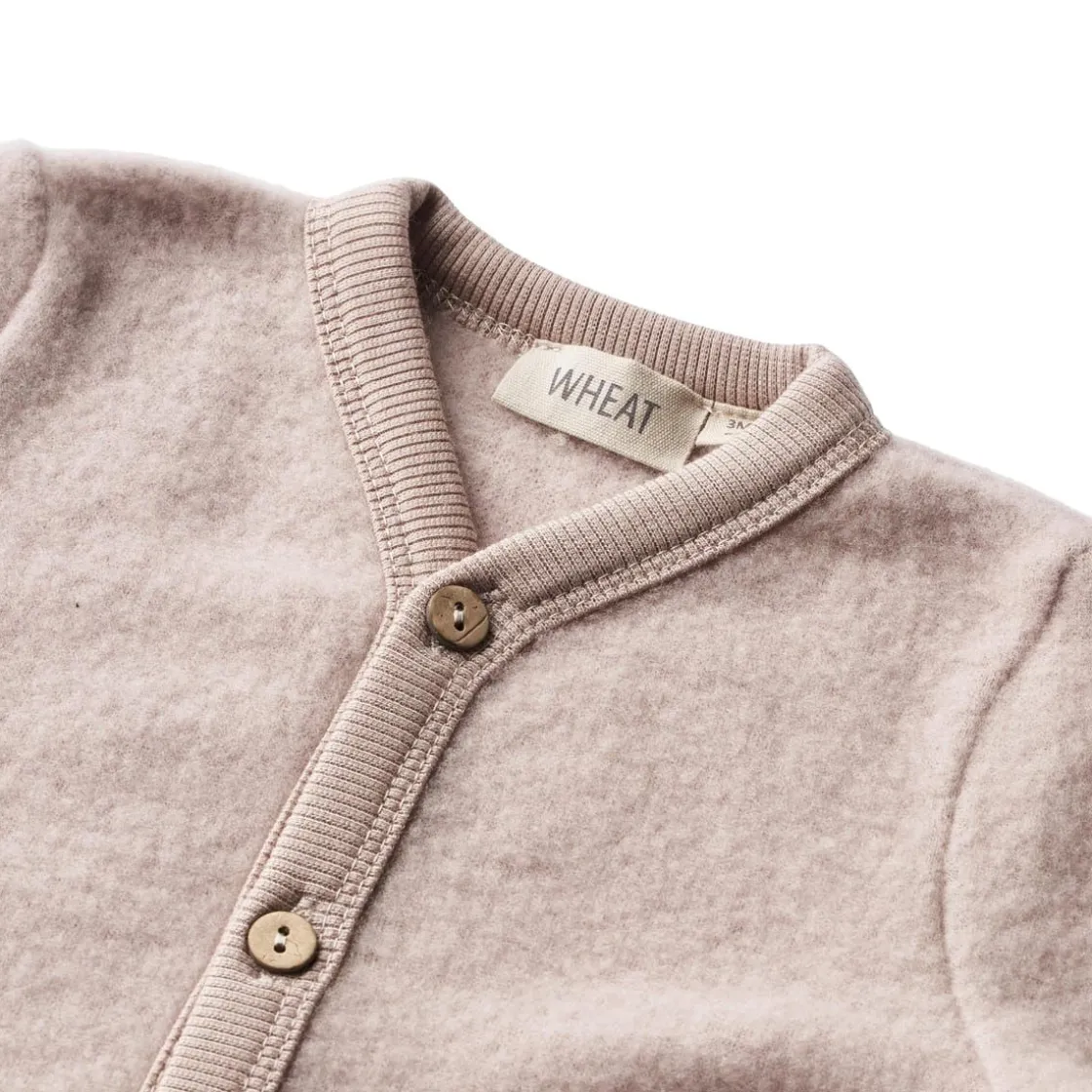 Outlet Wheat Levi ullfleecedress til baby, dry rose Heldresser / Kjøredresser Baby | Heldresser & Pyjamaser Jente
